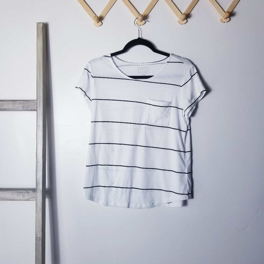 SIMPLY STYLED CURVED BOTTOM WHITE WITH BLACK STRIPES POCKET TEE SIZE MEDIUM